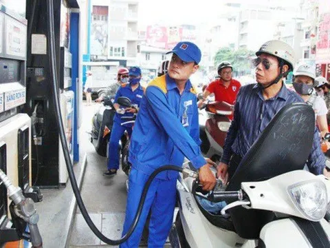 Chiều ngày 11/11 giá xăng, dầu đồng loạt giảm