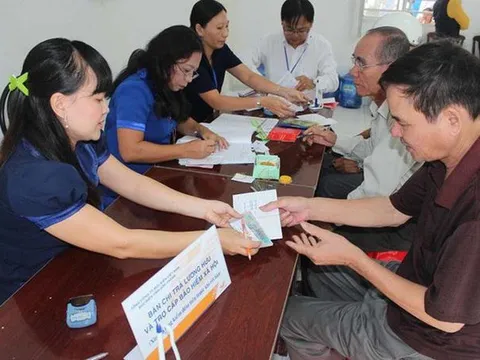 Nghỉ hưu trước tuổi có được chính sách tinh giản biên chế không?