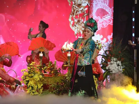 Nghệ sĩ Xuân Hinh bật khóc, lần đầu kể về quãng thời gian khó khăn nhất cuộc đời