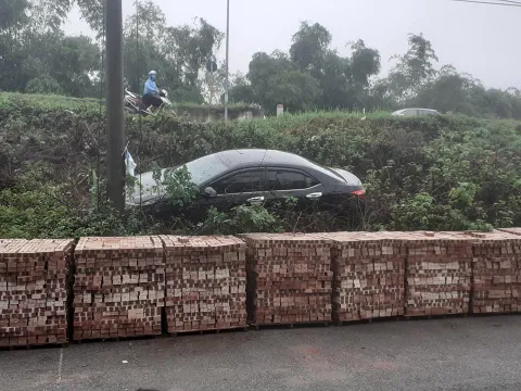 Hiện trường ô tô gặp nạn khiến nhiều anh em phải thốt lên: 'Nữ tài xế đỉnh cao'