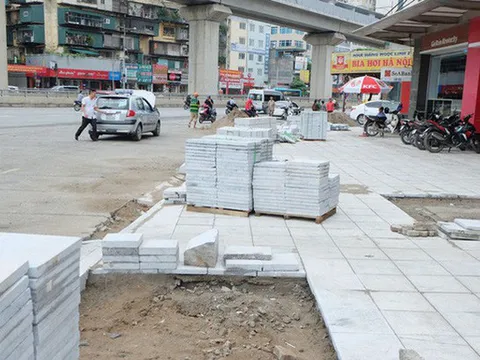 Hà Nội rà soát, lựa chọn vật liệu lát hè phù hợp với từng tuyến phố