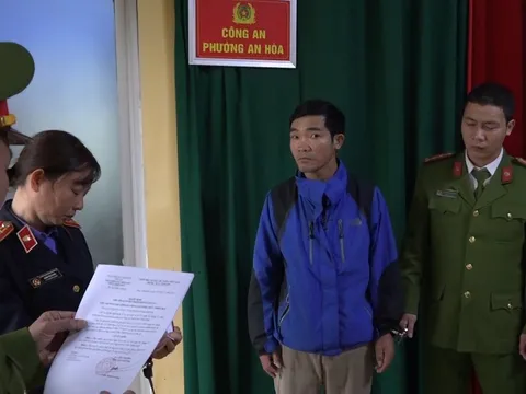 Bắt đối tượng thu phí bảo hiểm khách hàng rồi chiếm đoạt