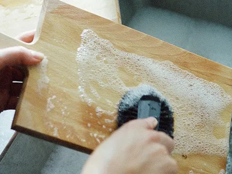 Điểm danh 6 sai lầm mà các bà nội trợ thường mắc phải khi dùng thớt, khiến sức khỏe bị ảnh hưởng nghiêm trọng