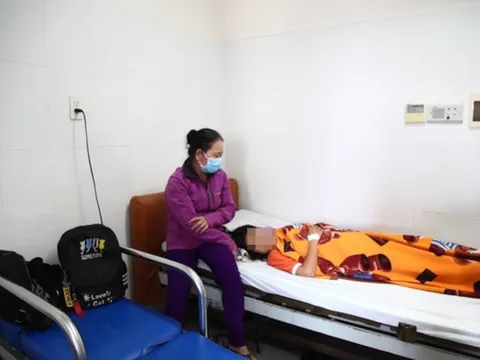Vụ nữ sinh lớp 7 bị đánh dập dã man sau va chạm: 'Mỗi lần ngủ, con nằm mơ chú đó đánh con'