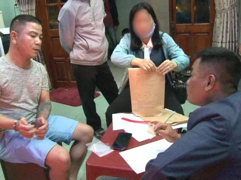 Bắt nhóm đối tượng tàng trữ hơn 2.000 viên hồng phiến và khoảng 0,5 kg ma túy đá