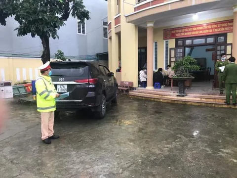 Phát hiện xe 7 chỗ chở 6 người Trung Quốc nghi nhập cảnh trái phép vào Việt Nam