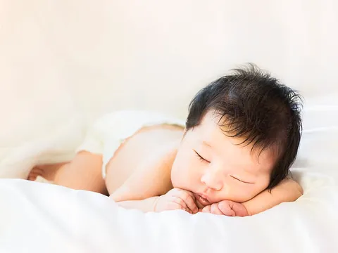 Trẻ sơ sinh ngủ có 3 hiện tượng này hãy nhanh chóng đánh thức dậy, nếu chậm trễ sẽ hại bé