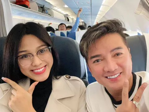 Bay chung chuyến với Đỗ Thị Hà, ca sĩ Đàm Vĩnh Hưng khen: Ngày càng xinh đẹp và sành điệu hơn