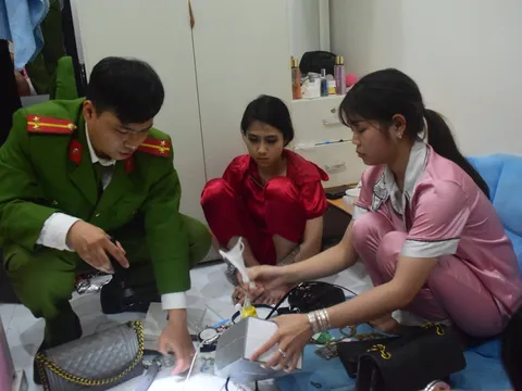 Bắt quả tang 4 nam, nữ thanh niên tàng trữ trái phép nhiều loại ma túy