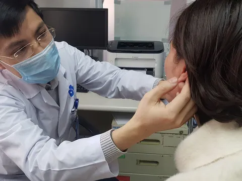 Làm tai Phật để hút vượng tài, nữ doanh nhân Hà Nội phải nhập viện