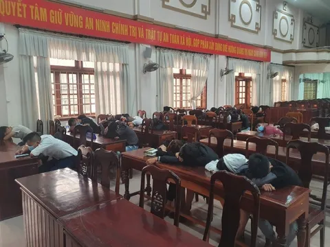 Phát hiện hơn 50 nam thanh nữ tú 'phê' ma túy tại quán bar Nonstop lúc rạng sáng