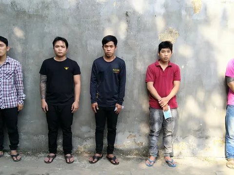 An Giang: Giật lại hàng hóa nhập lậu, 5 đối tượng bị khởi tố về tội 'chống người thi hành công vụ'