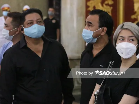 Quyền Linh nghẹn ngào tiễn biệt NS Chí Tài: 'Anh về Mỹ với gia đình, nhưng lần này không quay lại nữa'