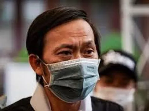 NSƯT Hoài Linh bật khóc tiễn đưa linh cữu cố nghệ sĩ Chí Tài: 'Xin cho em được khóc vì đã kìm nén đủ rồi'