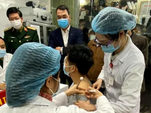 Khi nào thì người đầu tiên tiêm vắc xin COVID-19 "Made in VietNam" được về nhà?