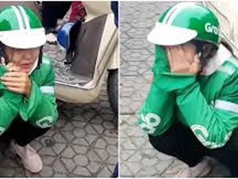 Nữ tài xế xe ôm công nghệ bị khách lừa lấy mất điện thoại, bật khóc nức nở giữa phố khiến dân tình xót xa