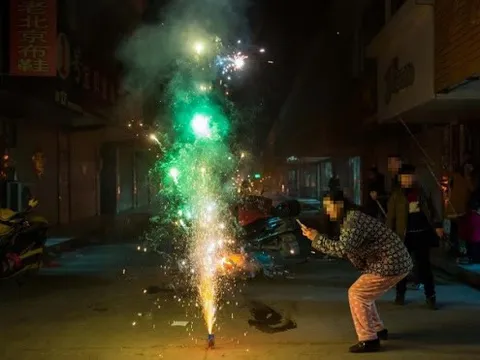 Người dân cần phân biệt pháo hoa và pháo hoa nổ để tránh vi phạm pháp luật