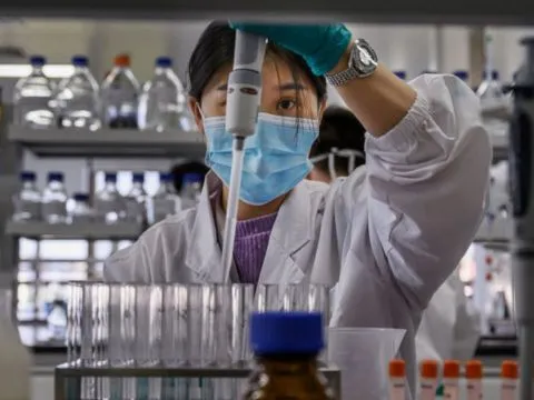 Hà Nội: Tiêm vaccine ngừa Covid-19 cho 95% người dân trên 18 tuổi