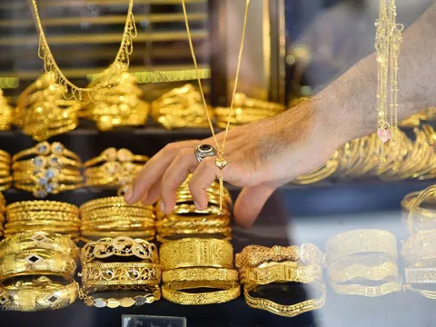 Giá vàng hôm nay 19/3: Vàng bất ngờ quay đầu lao dốc