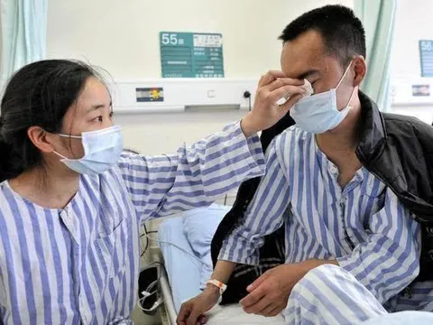 Cặp vợ chồng phát hiện bị ung thư gan khóc ân hận, bác sĩ thở dài: Tất cả chỉ vì một loại quả!
