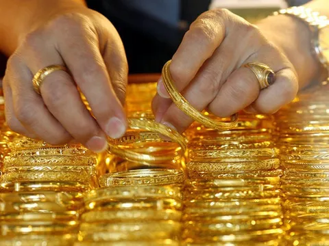 Giá vàng bất ngờ quay đầu giảm