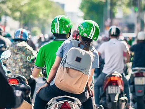 Nam sinh đi làm thêm bị ông chú đặt xe mỉa mai vì lái Grab, câu nói sau đó càng khiến dân tình 'dậy sóng'