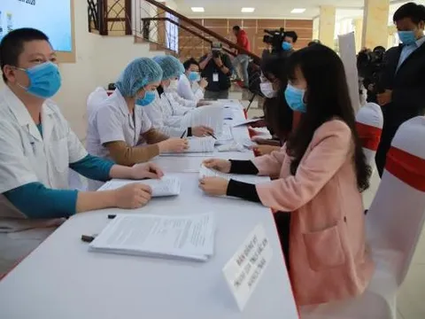 Sáng nay, 3 người đầu tiên sẽ được tiêm thử nghiệm vắc xin COVID-19 của Việt Nam