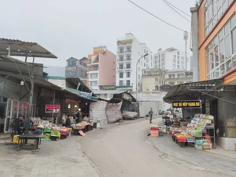 Vĩnh Phúc: Chợ tạm Tam Đảo bao giờ người dân mới được sử dụng?