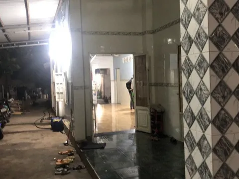 Mở cửa phòng, bố chết lặng phát hiện con trai 14 tuổi đã tử vong trong tư thế treo cổ