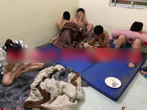 Nhóm 'nam thanh nữ tú' hùn tiền mua ma túy 'bay lắc' thâu đêm suốt sáng