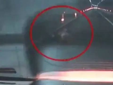 Sợ xét nghiệm COVID-19 không thể về quê ăn Tết, người đàn ông có hành động dại dột này trên đường cao tốc
