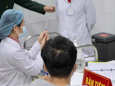 Những ai sẽ được tiêm vắc xin ngừa COVID-19 đầu tiên tại Việt Nam?