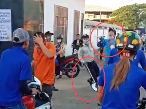 Không đeo thẻ ra vào công ty, nam công nhân bị nhóm bảo vệ cầm gậy đánh gây thương tích