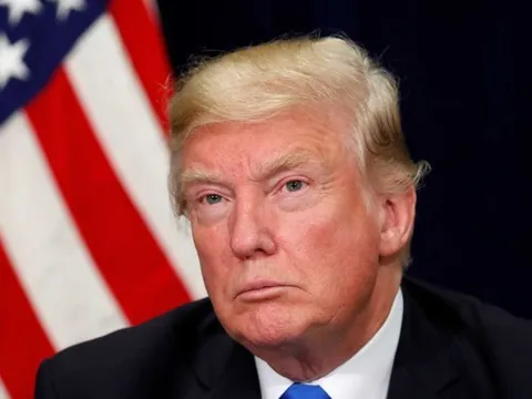 Tổng thống Donald Trump: Từ coi thường đến yêu cầu đóng cửa trường học, quán bar vì dịch Covid-19