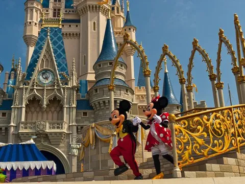 Disney ngừng trả lương hơn 100.000 nhân viên: Phép màu tạm dừng trong khác biệt giữa Mỹ và Pháp