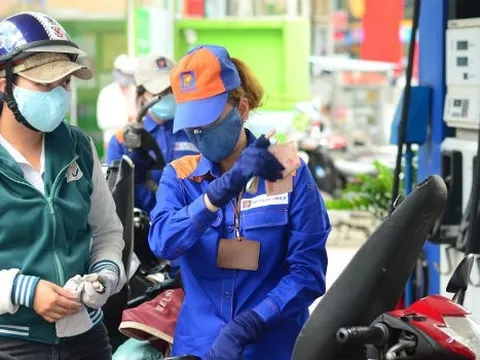 Giá xăng trong nước sẽ giảm mạnh còn 7.000 – 8.000 đồng/lít?