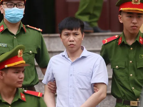 Chấp nhận làm ‘kẻ phản bội’, người khai ra kẻ chủ mưu vụ gian lận điểm thi ở Hòa Bình cầu xin tòa cho làm ‘người chạy lại’