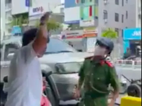 Phạt hành chính người đàn ông xưng là nhà báo chửi bới công an giữa trung tâm Sài Gòn