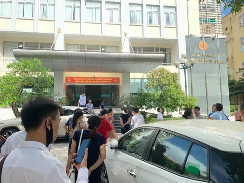 Cháy trên tầng 10 tòa nhà Chi Cục Thuế TP. Vinh, hàng trăm người bỏ chạy tán loạn