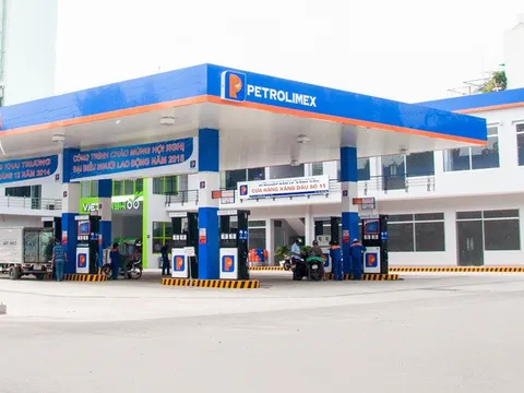 Các cửa hàng xăng dầu phải có biển cấm sử dụng điện thoại di động ở các vị trí dễ thấy, dễ đọc