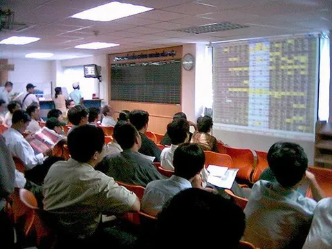 Đề xuất phạt từ 300 – 400 triệu đồng đối với hành vi làm giả giấy tờ để phát hành thêm cổ phiếu