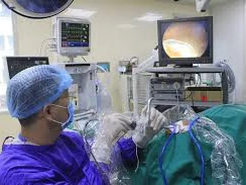 Bị hóc xương, cụ ông 85 tuổi phải nhập viện cấp cứu