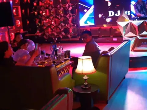 Hà Nội: Bắt quả tang cơ sở kinh doanh bóng cười trên phố Kim Mã