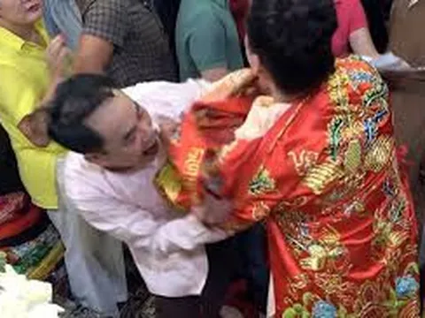 Khởi tố vụ thầy đồng đánh cô đồng tại Phủ Dầy