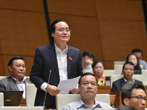Bộ trưởng Phùng Xuân Nhạ giải trình trước Quốc hội về sách giáo khoa