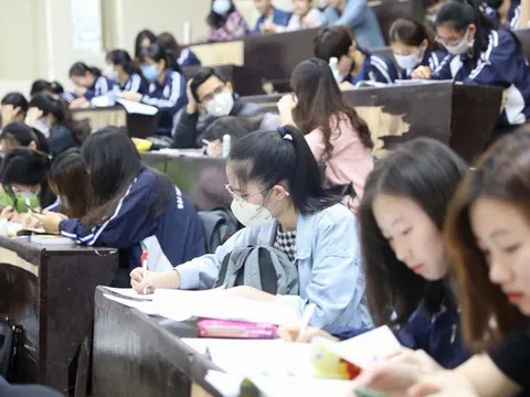 Bộ GDĐT: Hai năm nữa mới tăng học phí