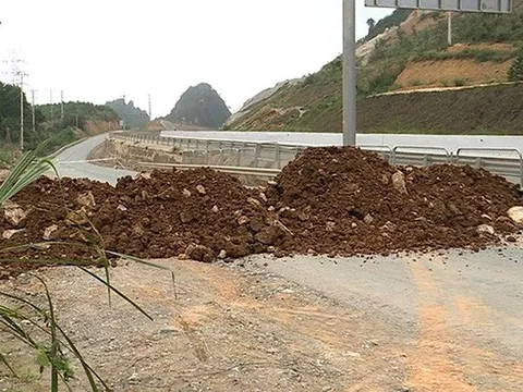 Quảng Ninh hỏa tốc yêu cầu không đổ đất ngăn đường khi thực hiện cách ly xã hội