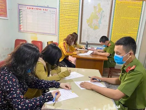 Nghệ An: 4 người phụ nữ bị xử phạt 800.000 đồng do tụ tập 'buôn chuyện' trong thời gian cách ly xã hội