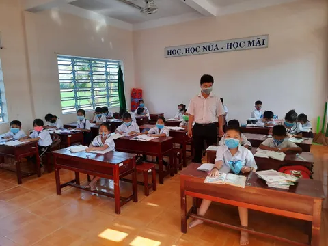 Hậu Giang: Học sinh trở lại trường sau thời gian dài tạm nghỉ do dịch Covid-19
