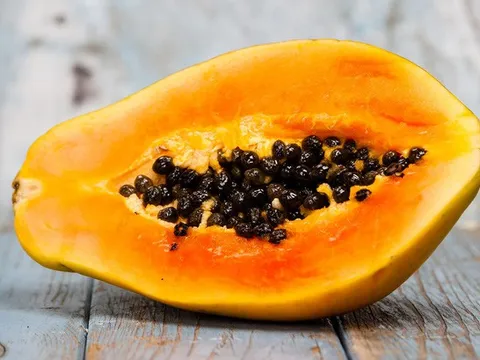 Một quả đu đủ tại Tanzania dương tính với SARS-CoV-2